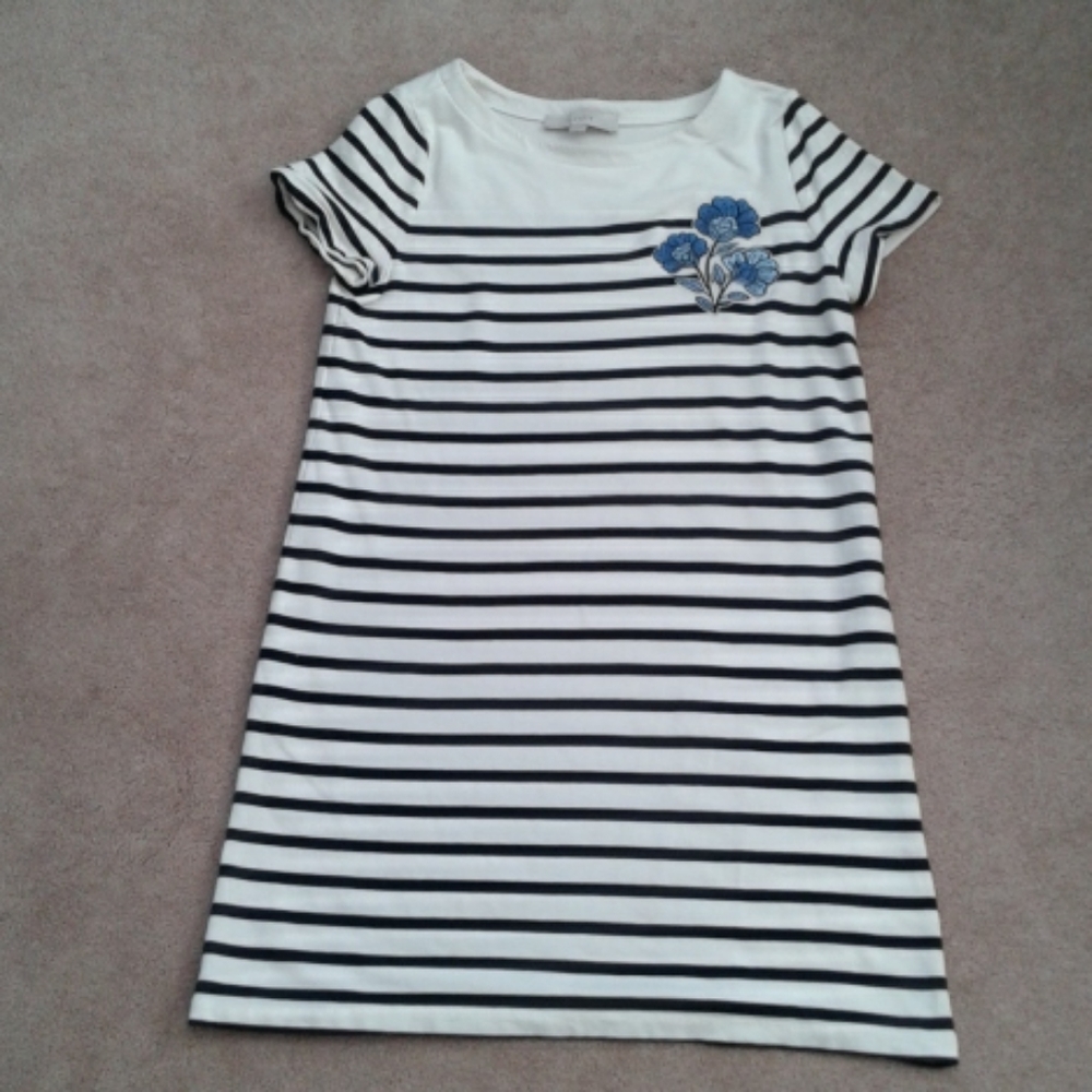 🍁Striped dress with floral detail